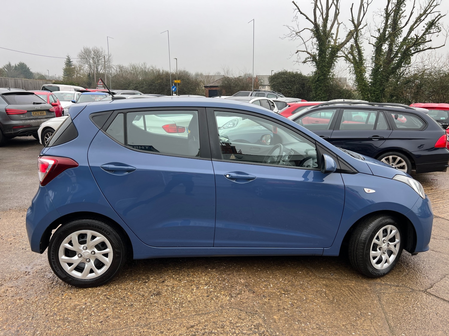 Used Hyundai i10 2017 for sale - 76640448: Photo 9