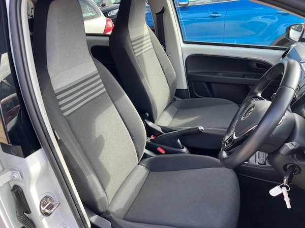 Used Volkswagen up! 2023 for sale - 75639513: Photo 32