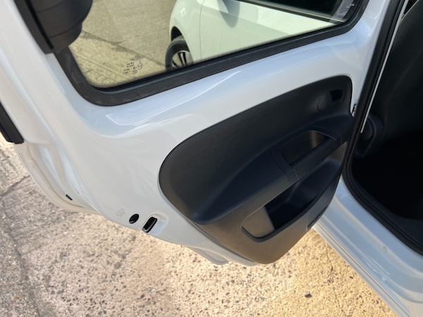 Used Volkswagen up! 2023 for sale - 75639513: Photo 41
