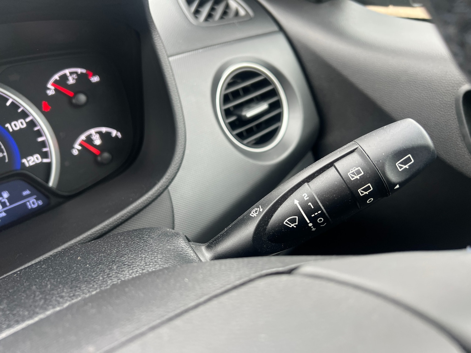 Used Hyundai i10 2019 for sale - 77760823: Photo 23