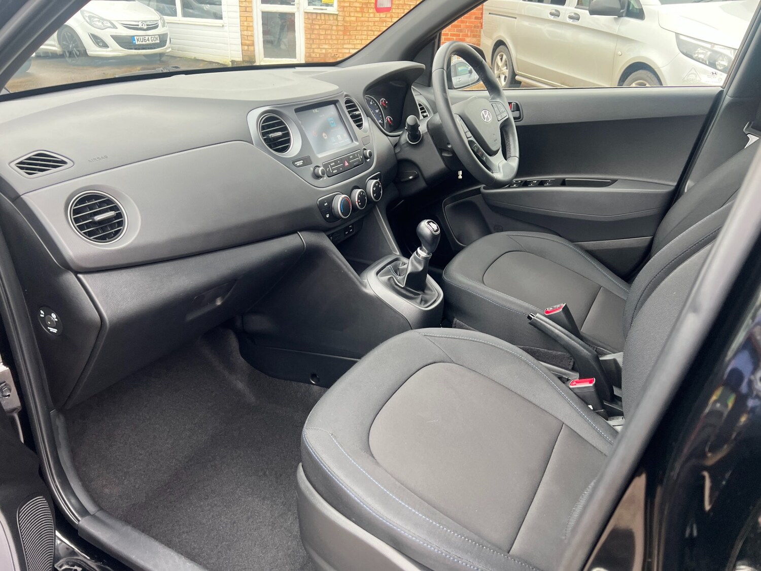 Used Hyundai i10 2019 for sale - 77760823: Photo 9