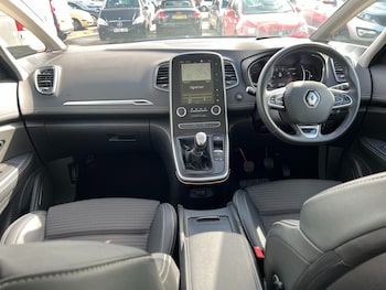 Used Renault Grand Scenic 2020 for sale - 75735543: Photo