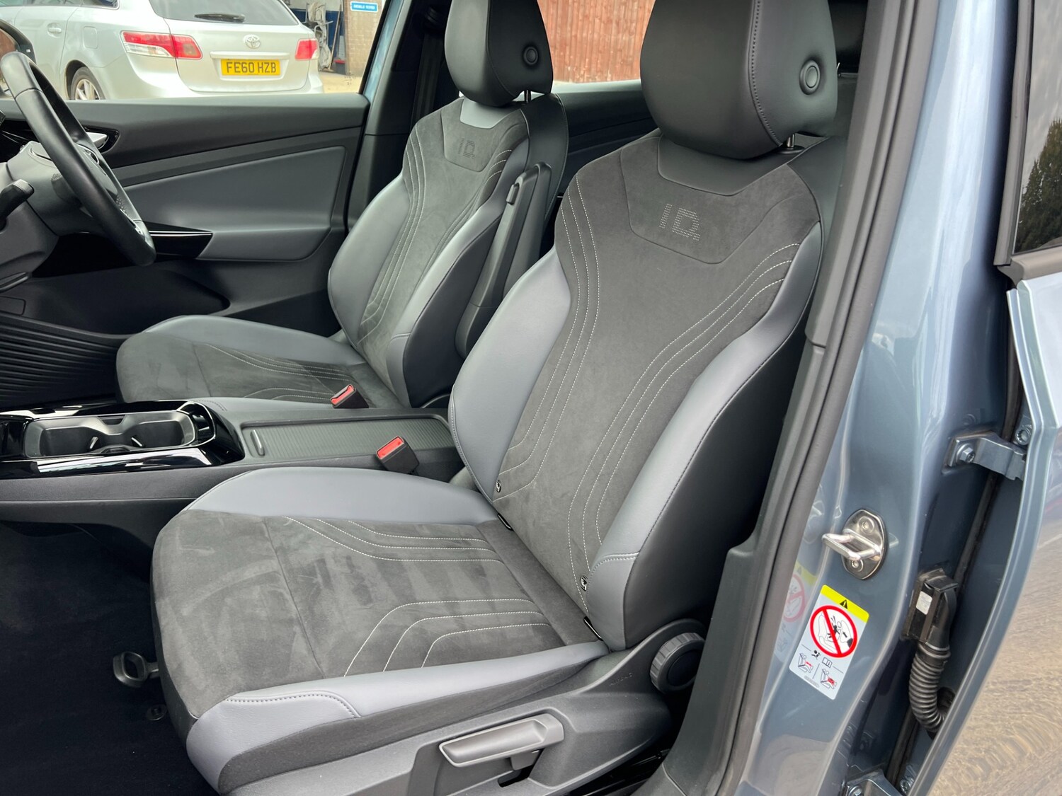 Used Volkswagen ID.4 2023 for sale - 77998107: Photo 12