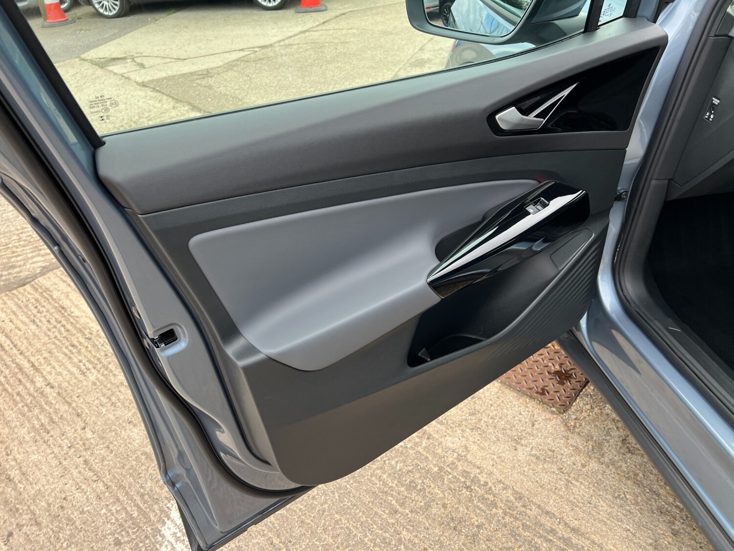 Used Volkswagen ID.4 2023 for sale - 77998107: Photo 13