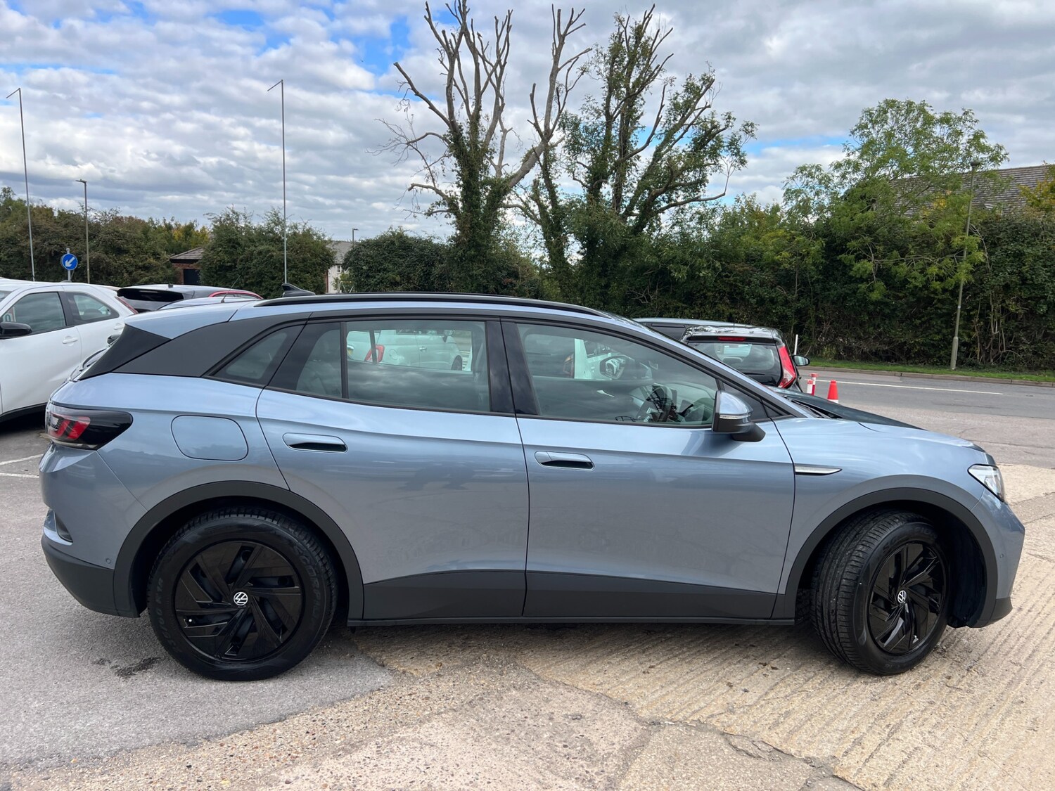 Used Volkswagen ID.4 2023 for sale - 77998107: Photo 8