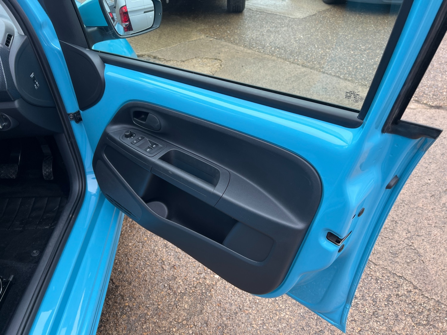 Used Volkswagen up! 2022 for sale - 76736097: Photo 30