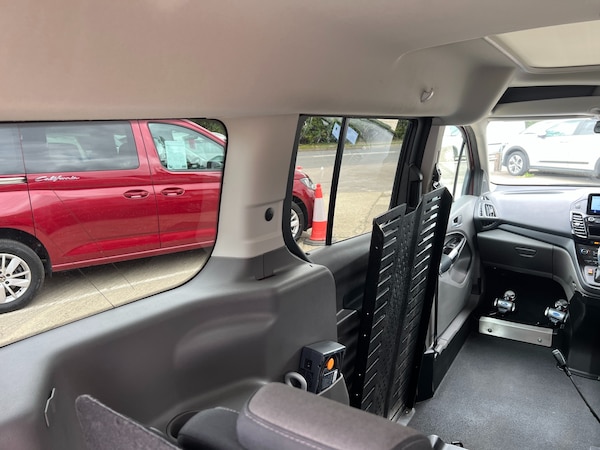 Used Ford Grand Tourneo Connect 2022 for sale - 75736357: Photo 33