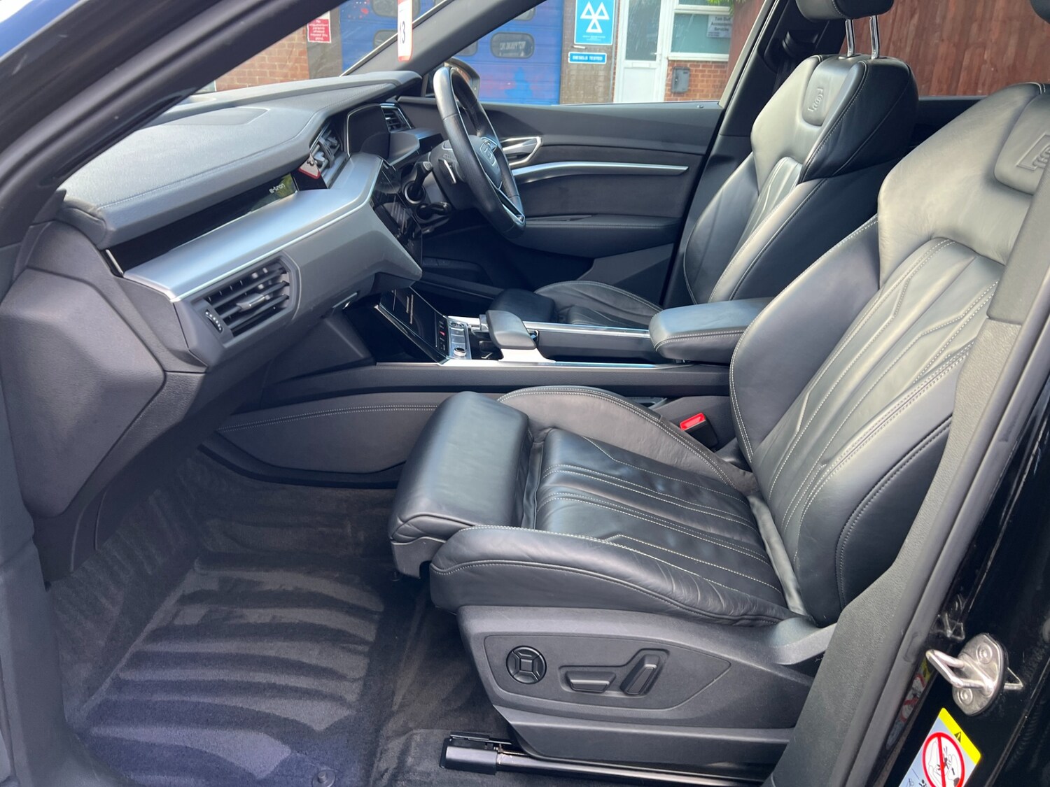 Used Audi e-tron 2021 for sale - 77996672: Photo 11