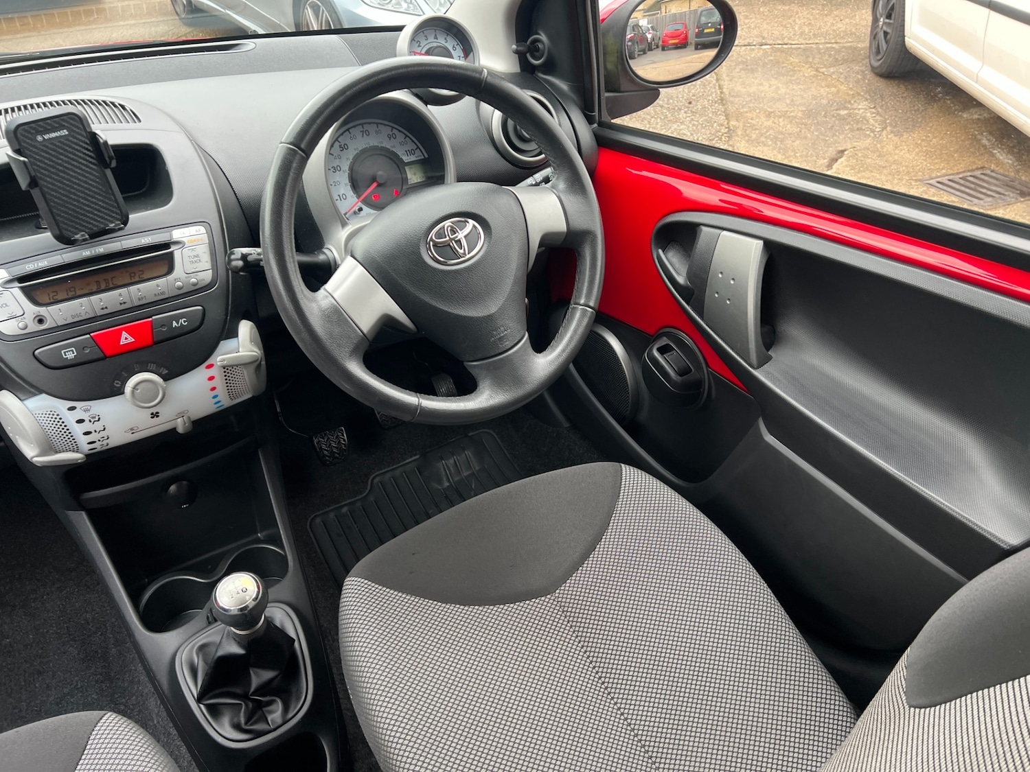 Used Toyota AYGO 2013 for sale - 76521198: Photo 15