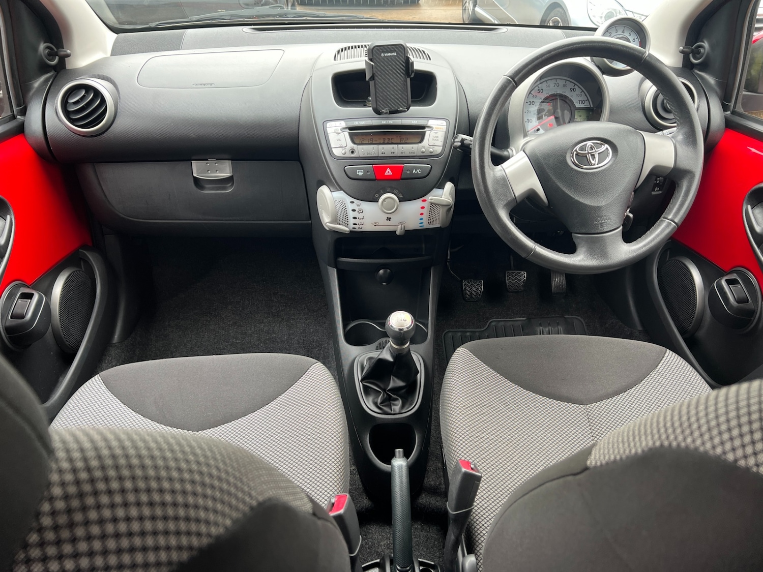 Used Toyota AYGO 2013 for sale - 76521198: Photo 2
