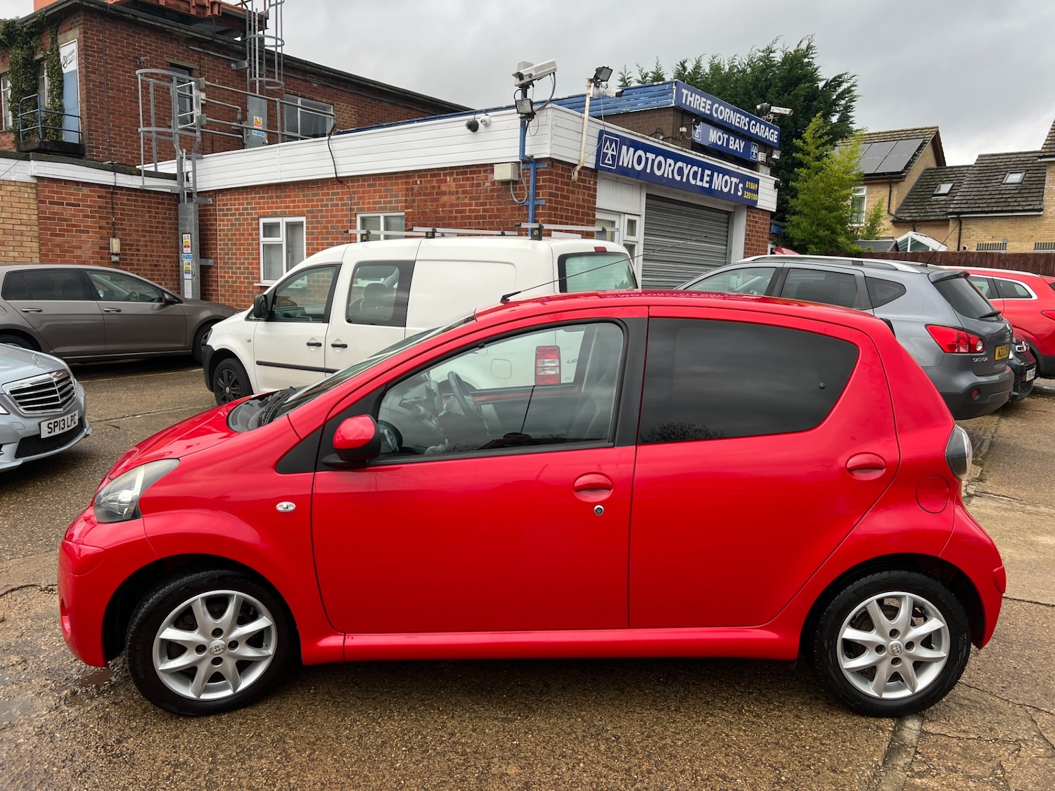 Used Toyota AYGO 2013 for sale - 76521198: Photo 6