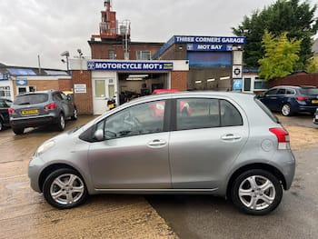 Used Toyota Yaris 2010 for sale - 79636459: Photo