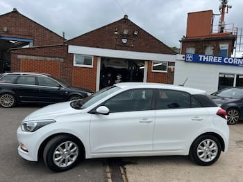 Used Hyundai i20 2017 for sale - 79761733: Photo