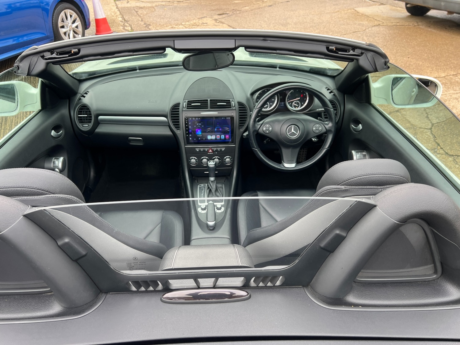Used Mercedes-Benz SLK 2010 for sale - 76352177: Photo 2
