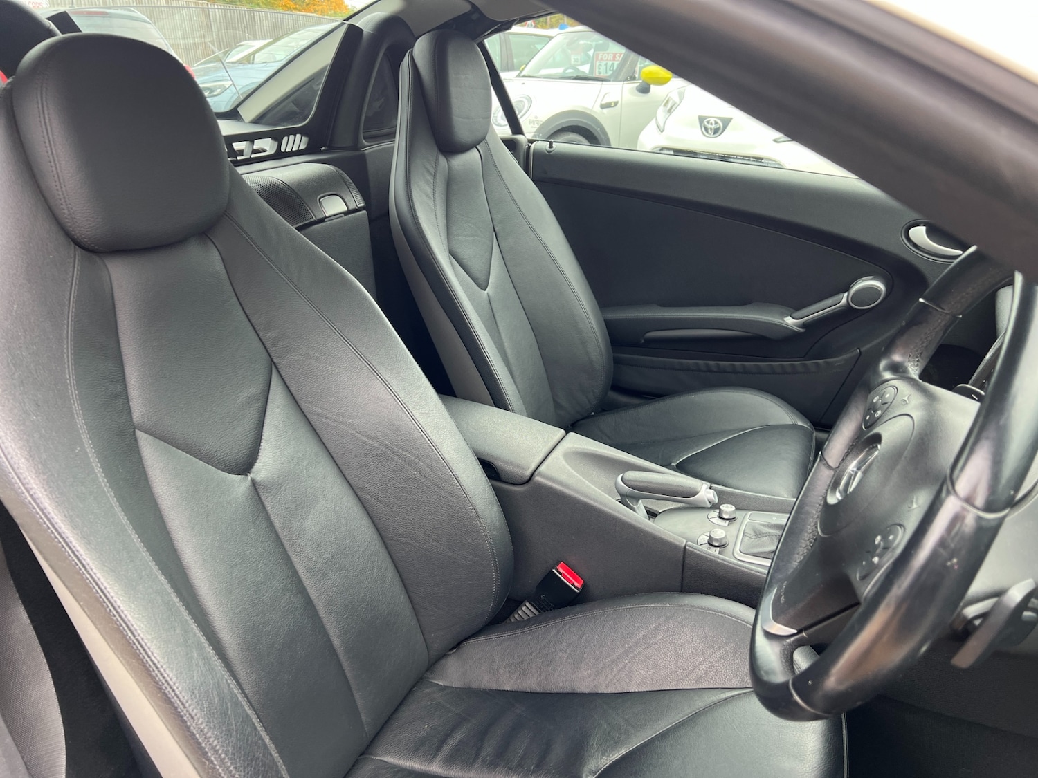 Used Mercedes-Benz SLK 2010 for sale - 76352177: Photo 32
