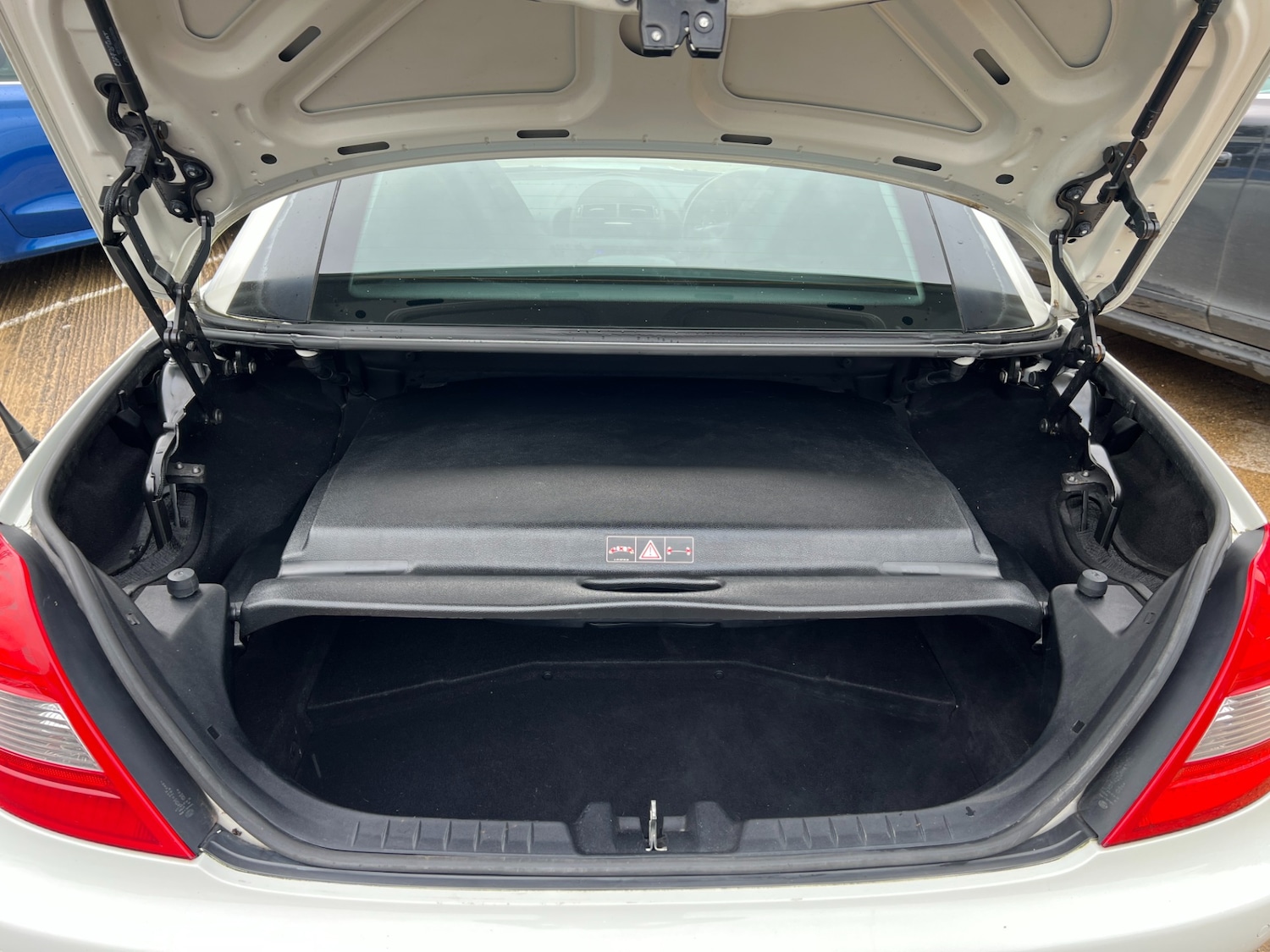 Used Mercedes-Benz SLK 2010 for sale - 76352177: Photo 34