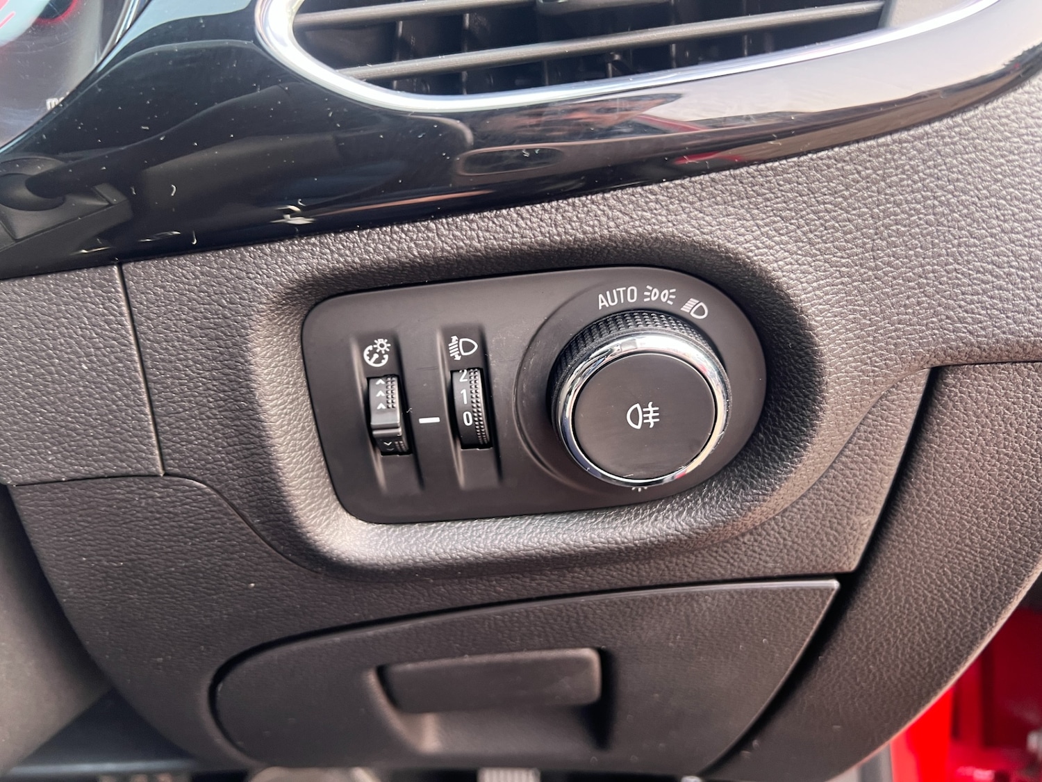 Used Vauxhall Astra 2017 for sale - 77778738: Photo 28