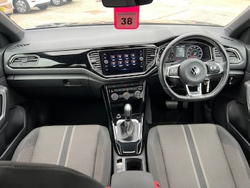 Used Volkswagen T-Roc 2021 for sale - 75701142: Photo