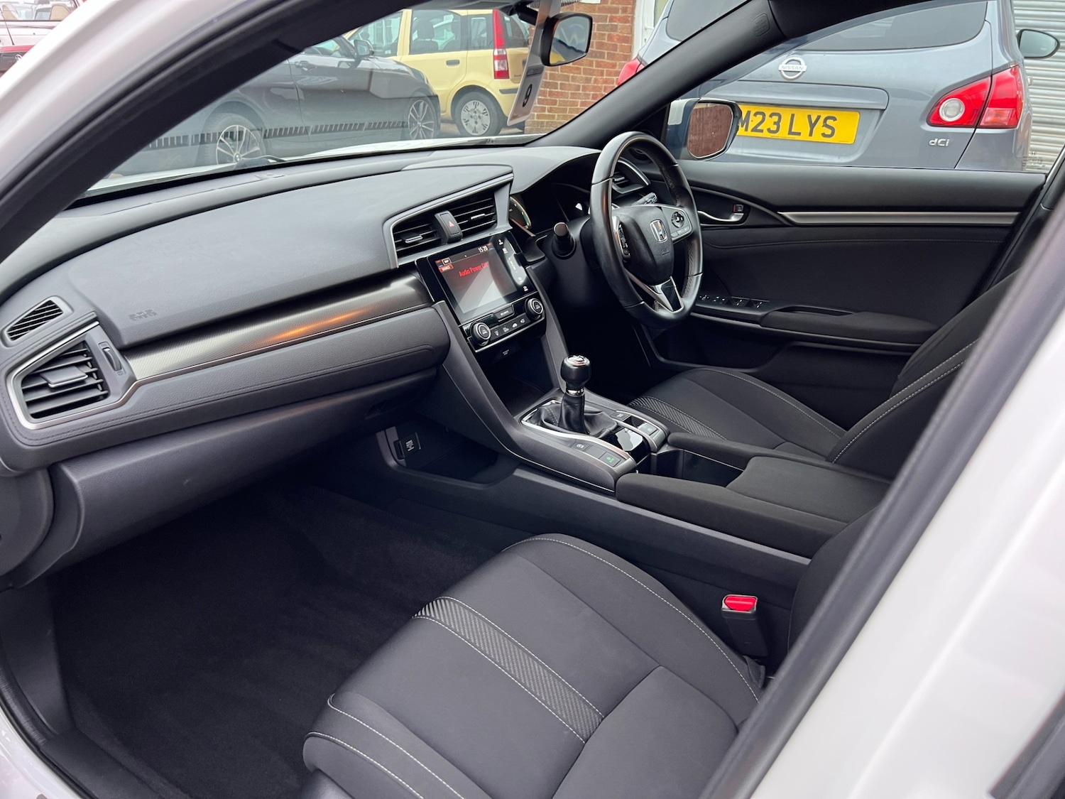 Used Honda Civic 2017 for sale - 77207117: Photo 11