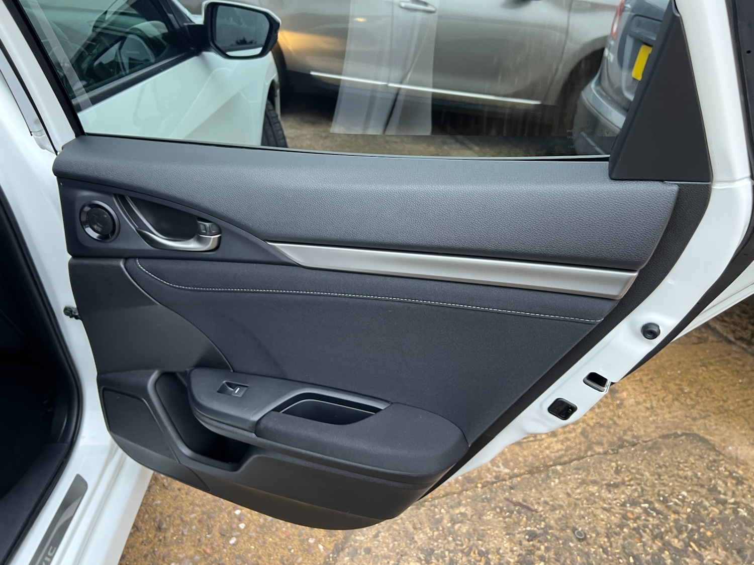 Used Honda Civic 2017 for sale - 77207117: Photo 37