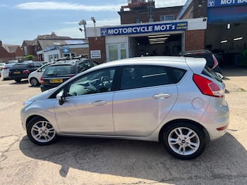 Used Ford Fiesta 2015 for sale - 79761284: Photo