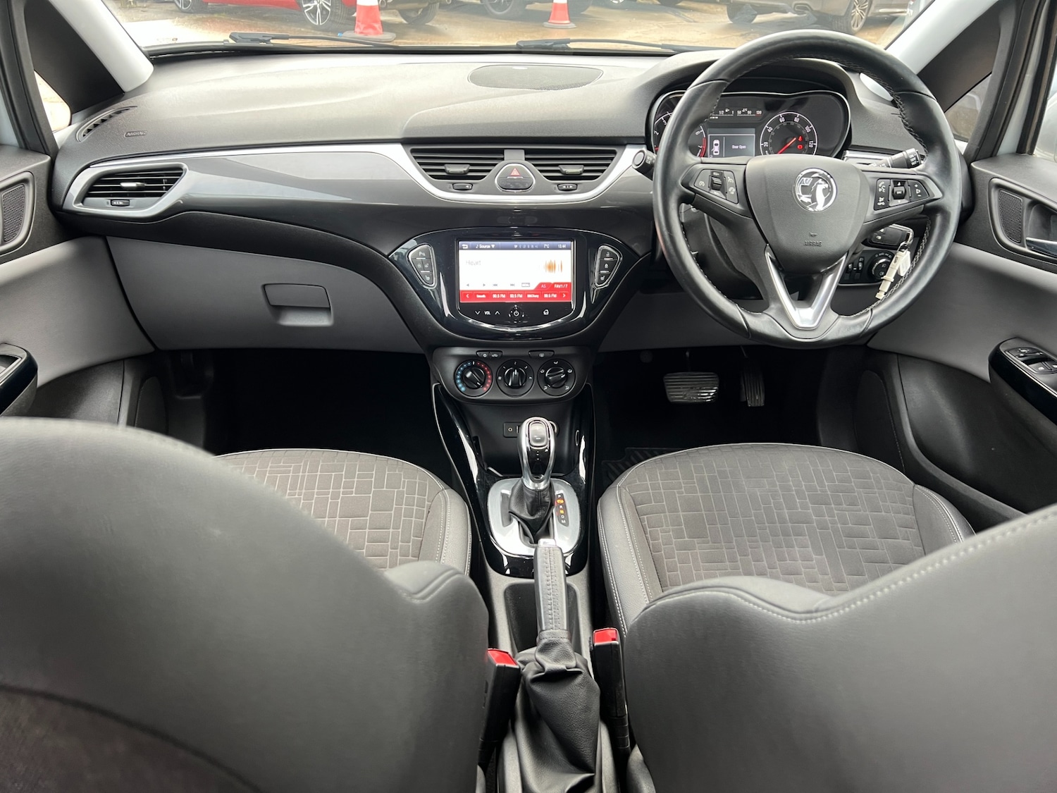 Used Vauxhall Corsa 2015 for sale - 76835009: Photo 2