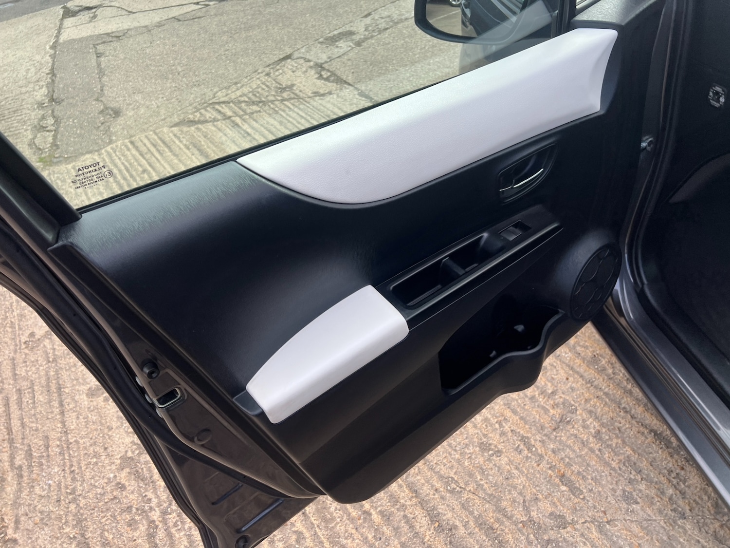 Used Toyota Yaris 2013 for sale - 77763167: Photo 13