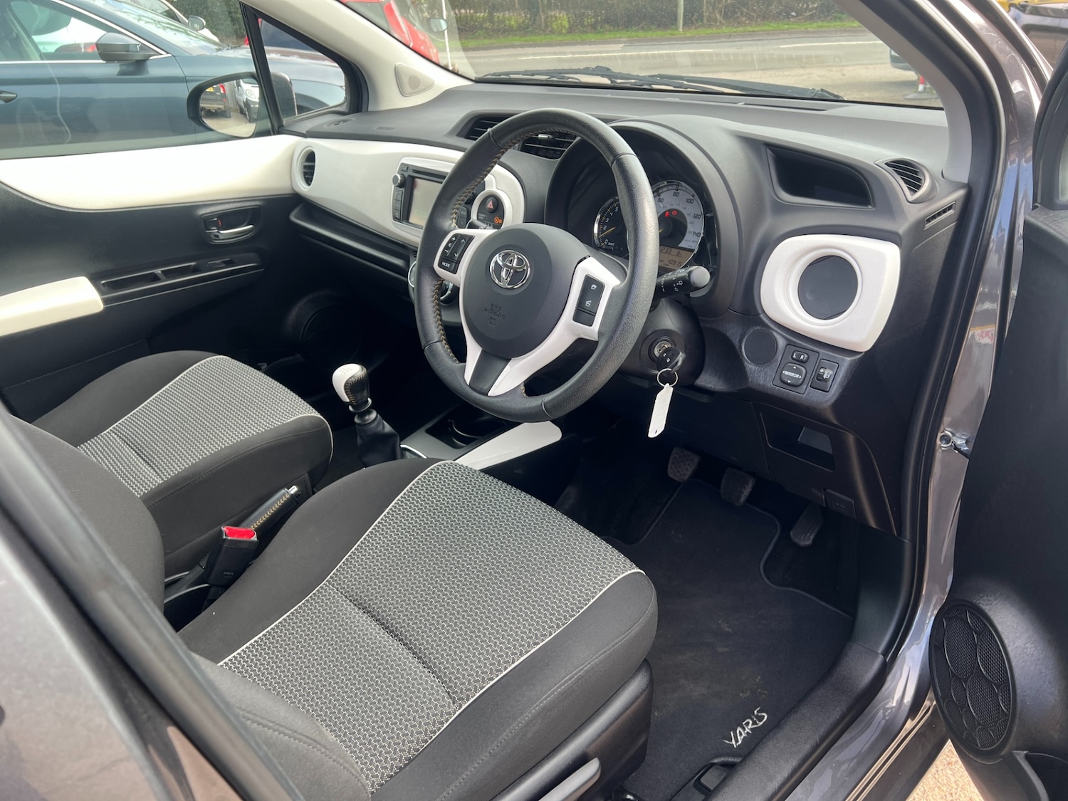 Used Toyota Yaris 2013 for sale - 77763167: Photo 27