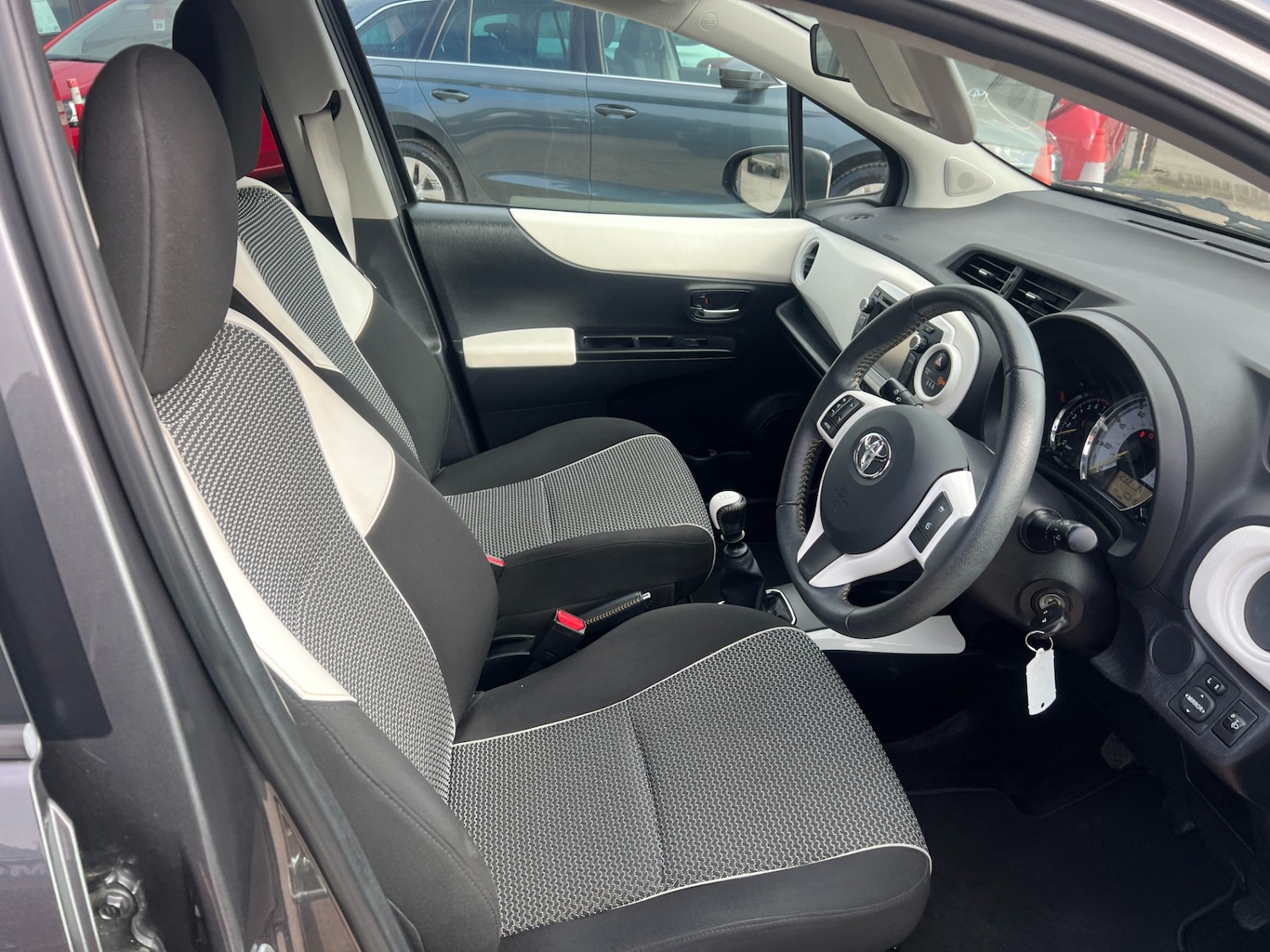 Used Toyota Yaris 2013 for sale - 77763167: Photo 28