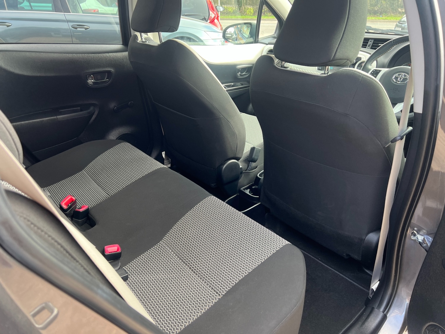 Used Toyota Yaris 2013 for sale - 77763167: Photo 32