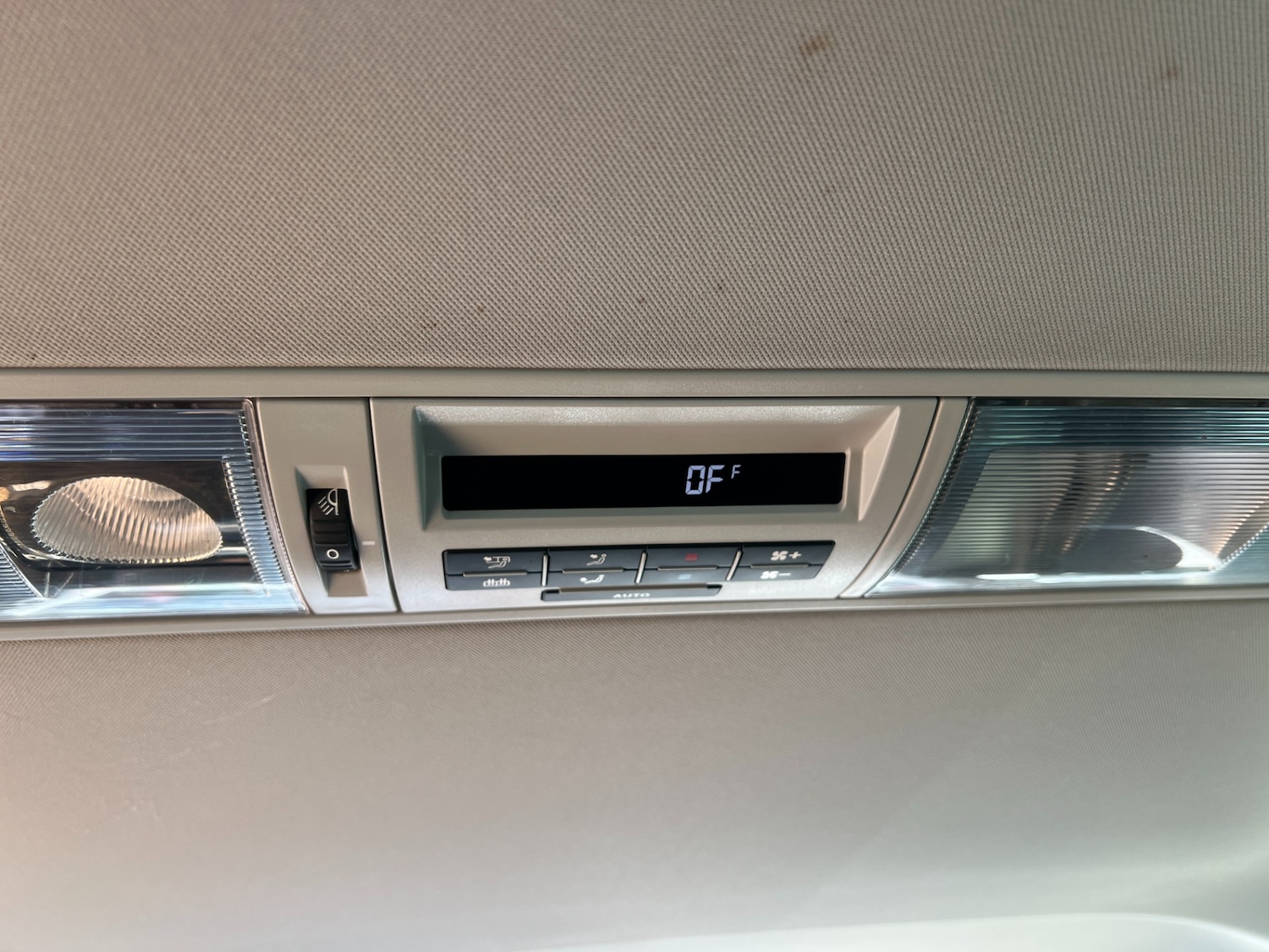 Used Volkswagen Caravelle 2015 for sale - 77055695: Photo 22