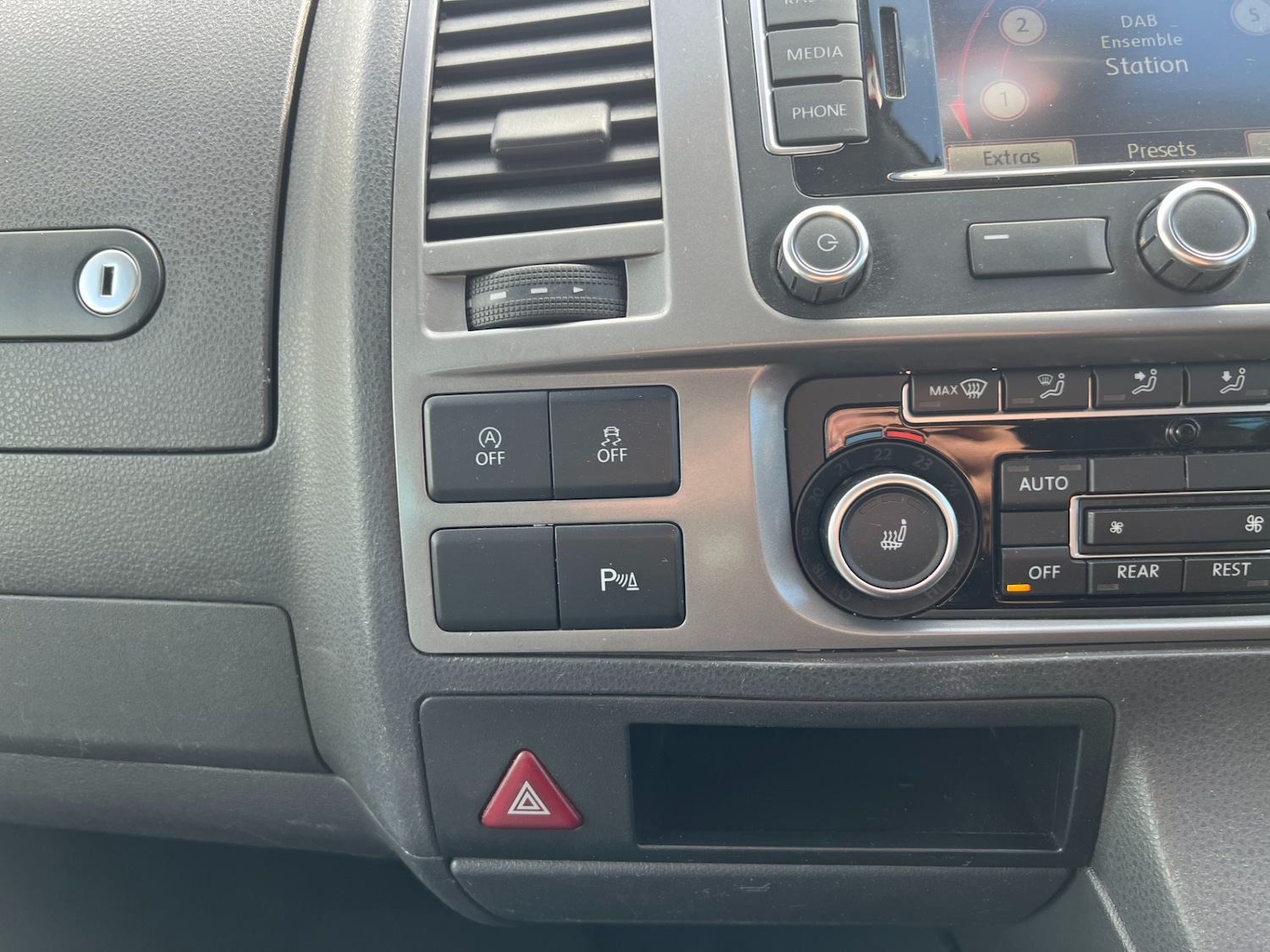 Used Volkswagen Caravelle 2015 for sale - 77055695: Photo 28