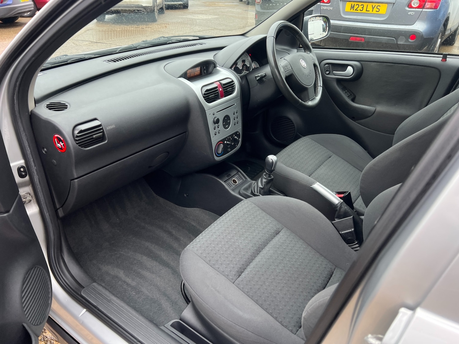 Used Vauxhall Corsa 2002 for sale - 77013183: Photo 9