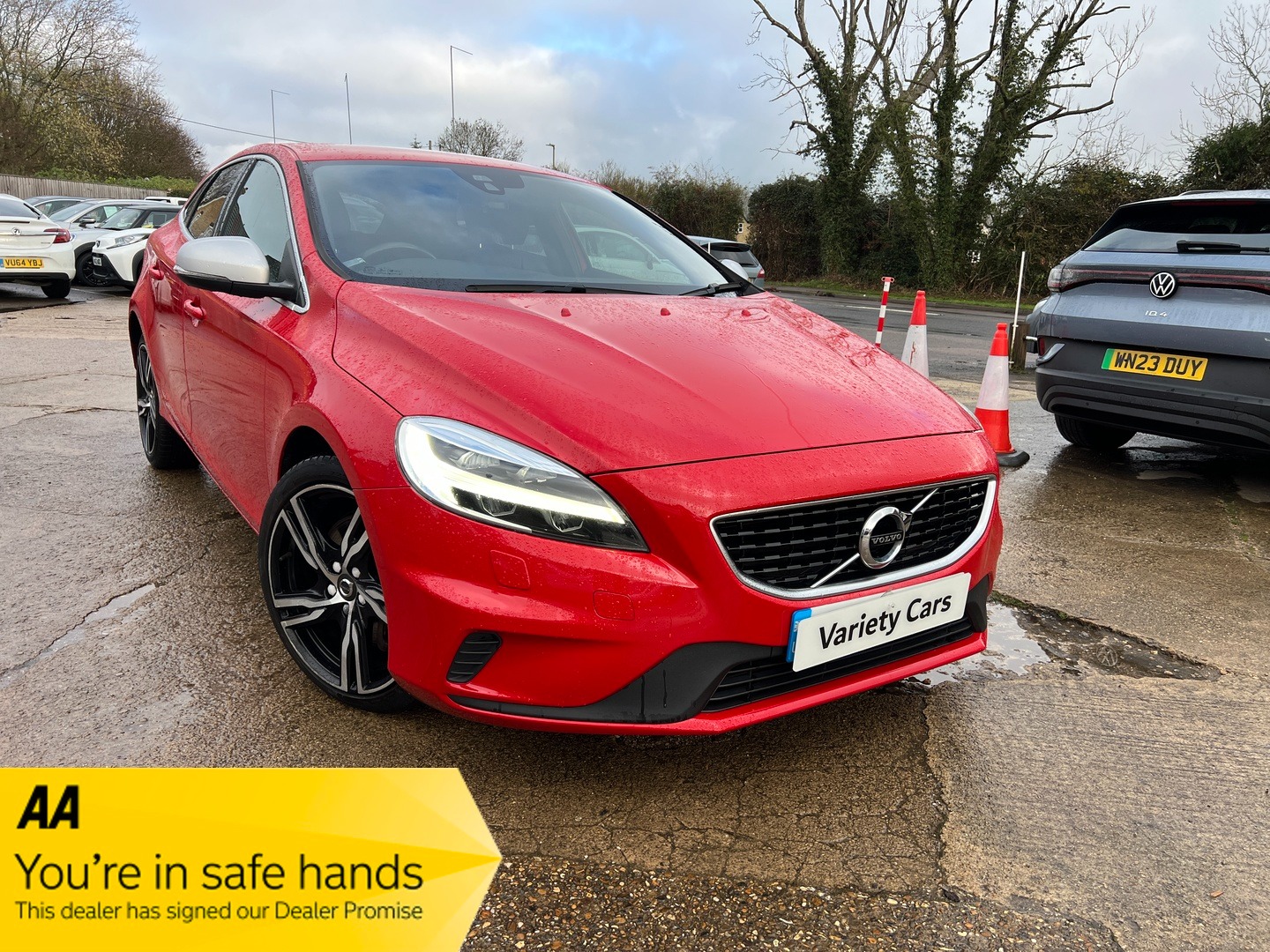Used Volvo V40 2017 for sale - 76692782: Photo 1