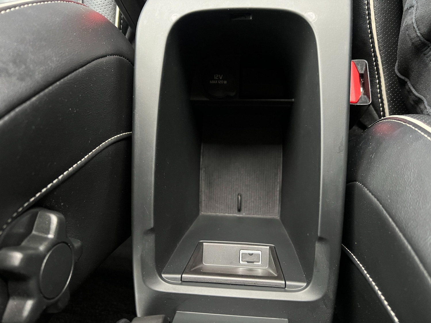 Used Volvo V40 2017 for sale - 76692782: Photo 17