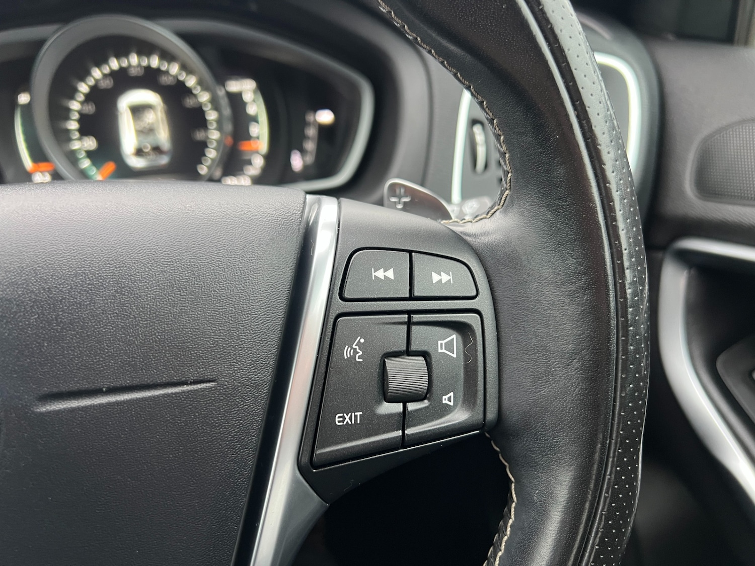 Used Volvo V40 2017 for sale - 76692782: Photo 27