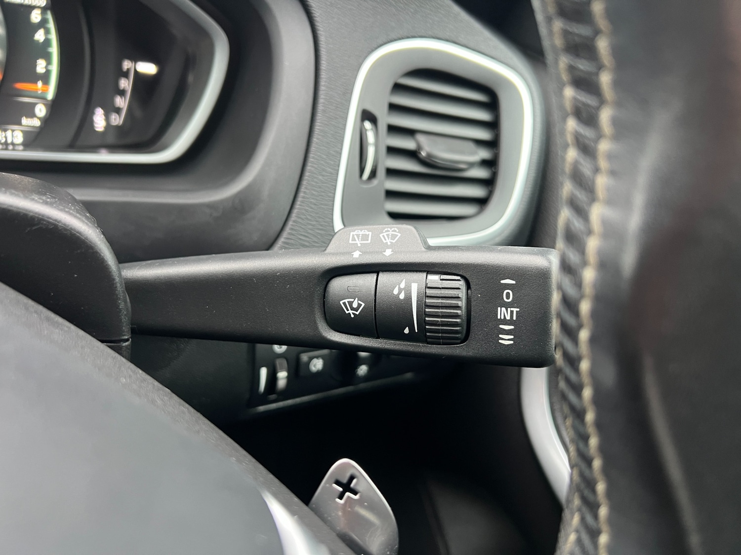 Used Volvo V40 2017 for sale - 76692782: Photo 28