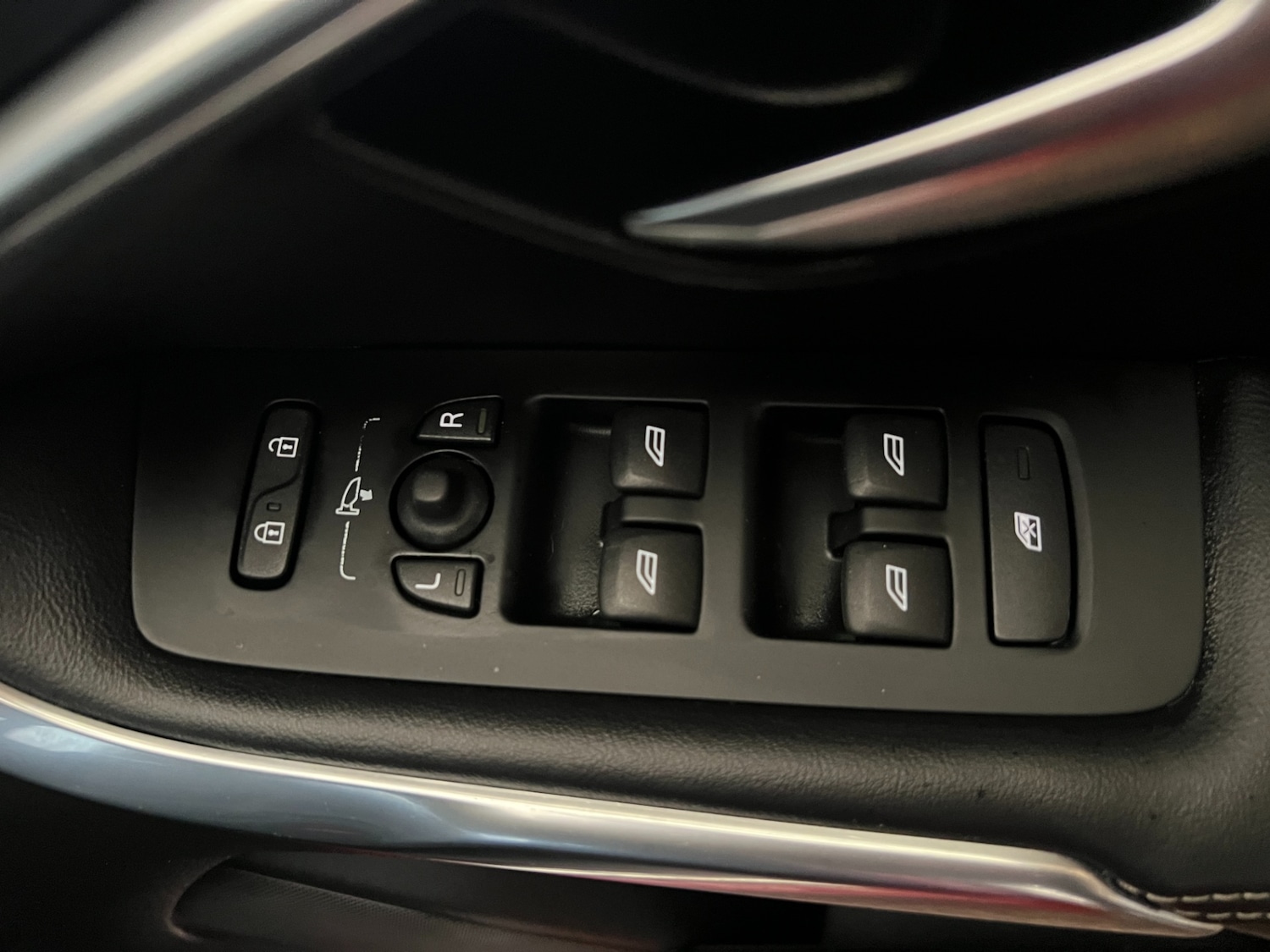 Used Volvo V40 2017 for sale - 76692782: Photo 33