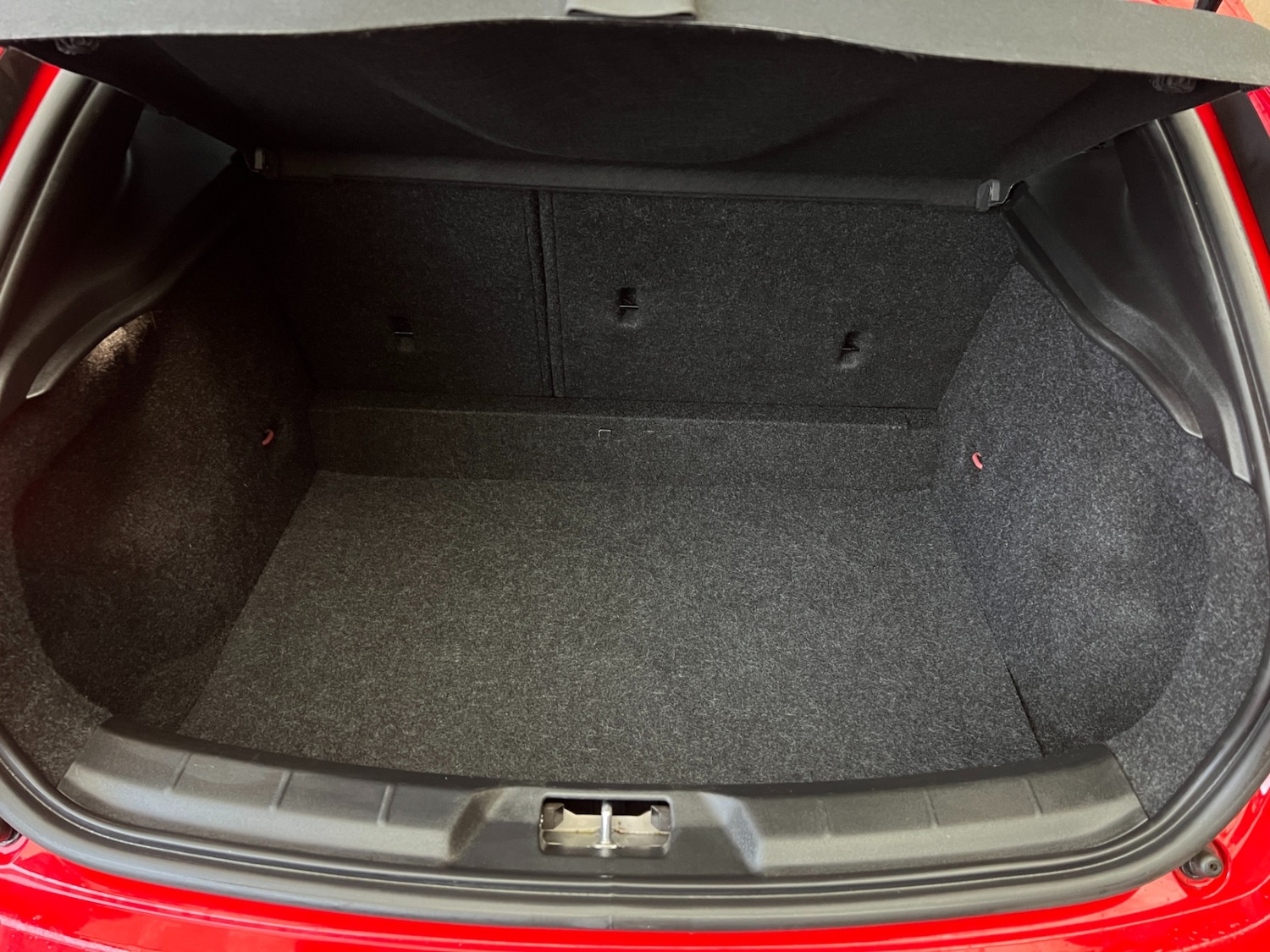 Used Volvo V40 2017 for sale - 76692782: Photo 38