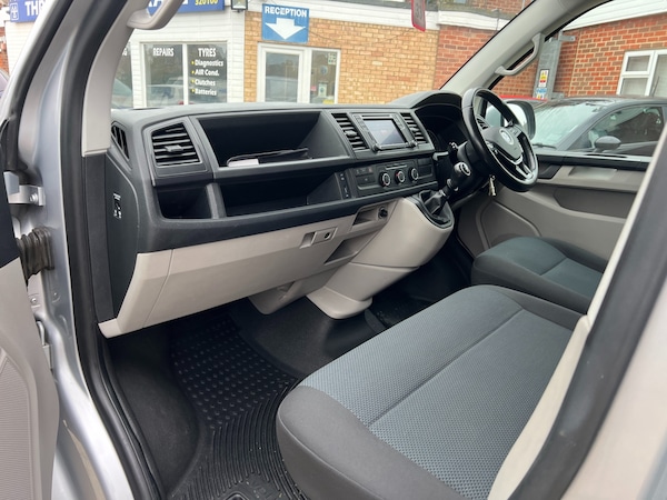 Used Volkswagen Transporter 2016 for sale - 76205783: Photo 2