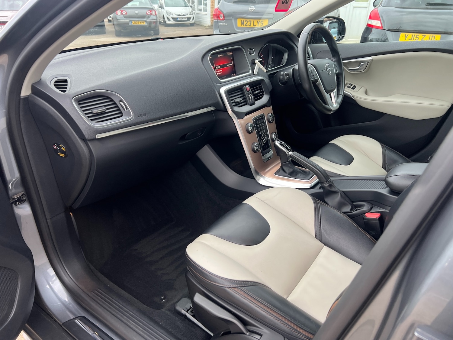 Used Volvo V40 2019 for sale - 77877888: Photo 10