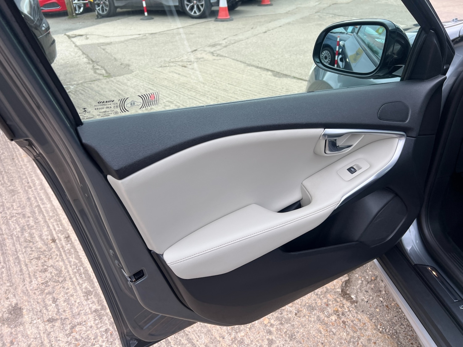 Used Volvo V40 2019 for sale - 77877888: Photo 13