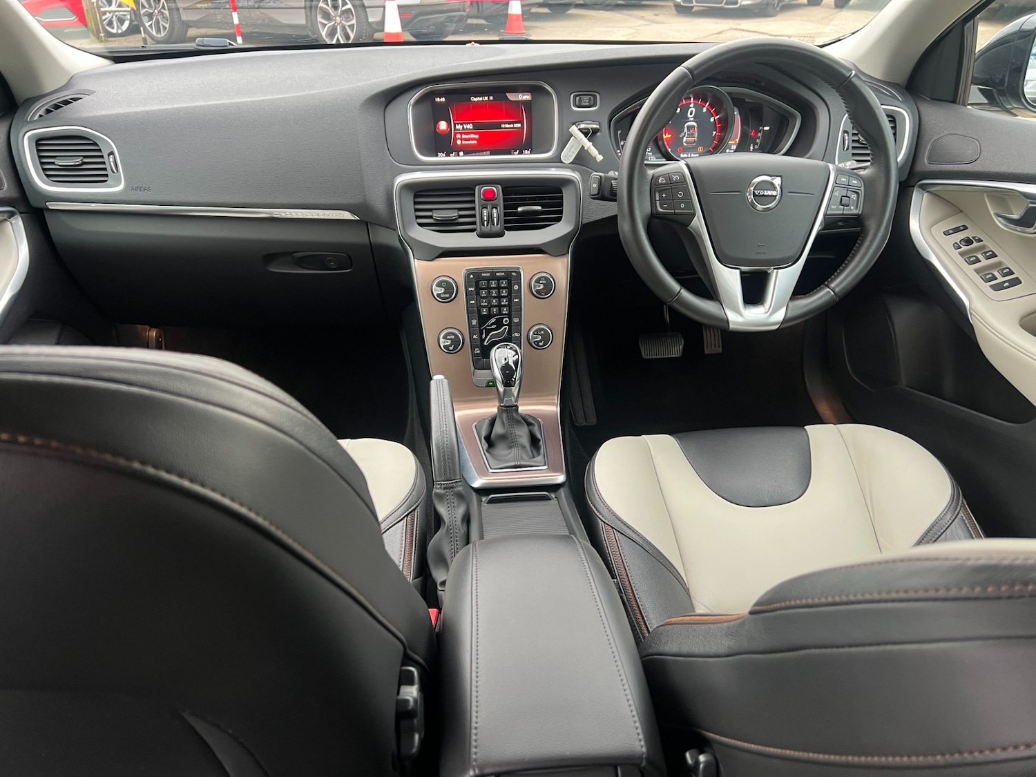 Used Volvo V40 2019 for sale - 77877888: Photo 14