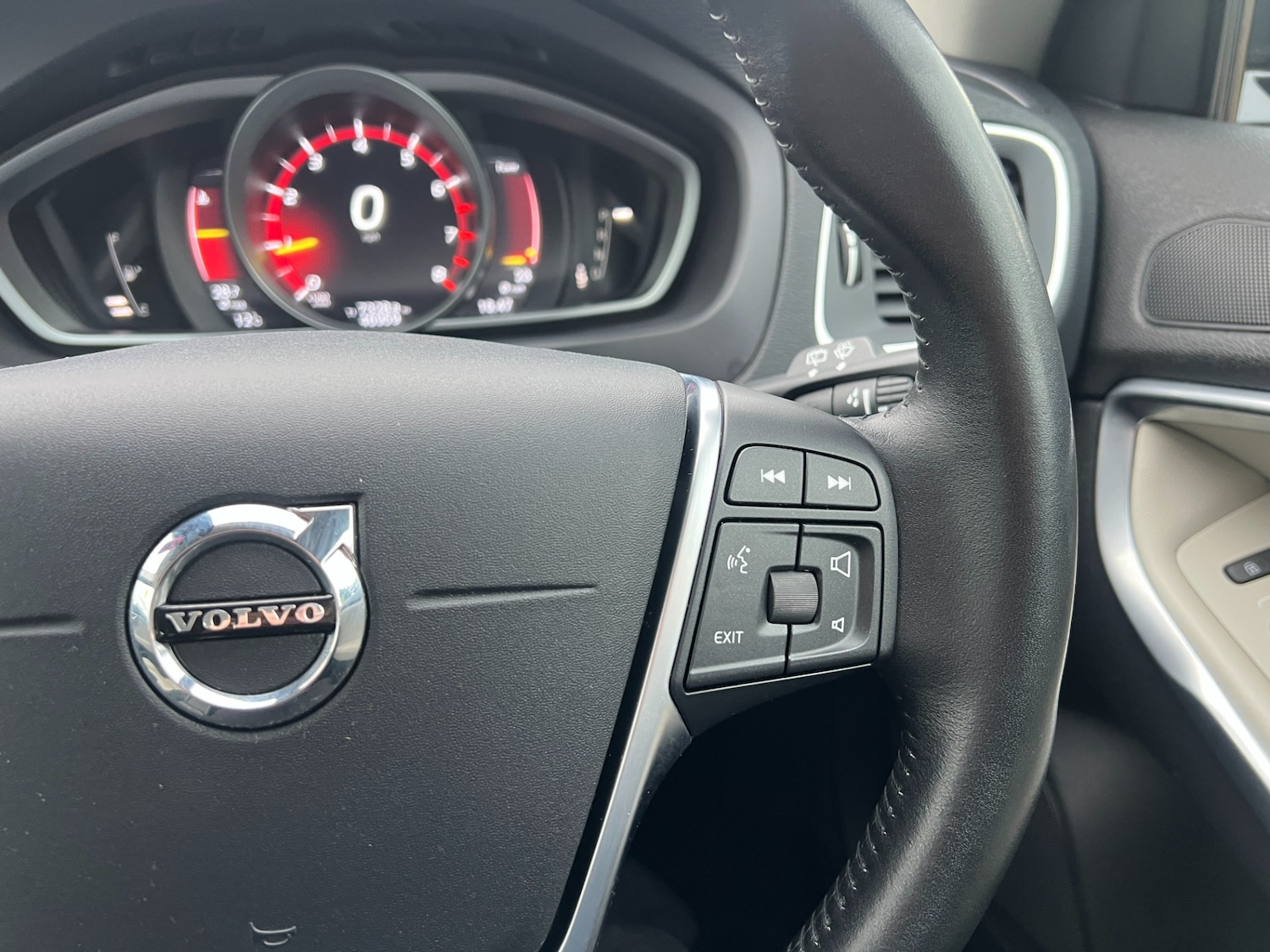 Used Volvo V40 2019 for sale - 77877888: Photo 24