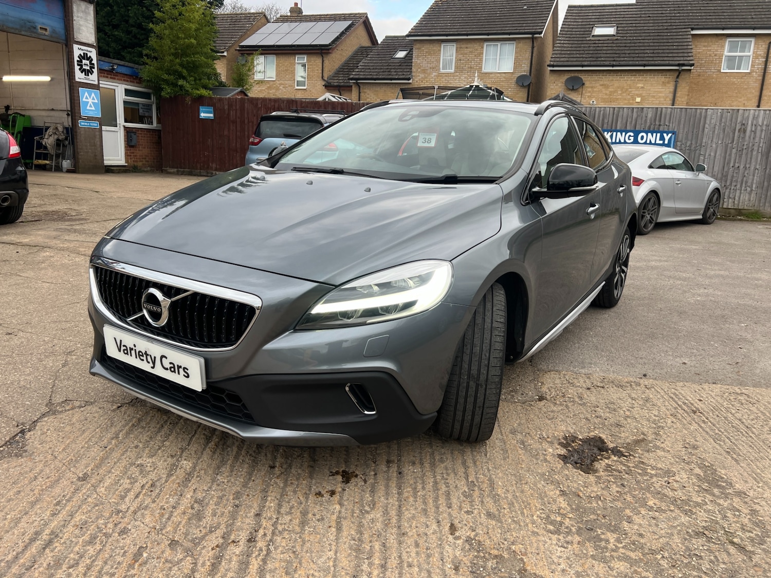 Used Volvo V40 2019 for sale - 77877888: Photo 3