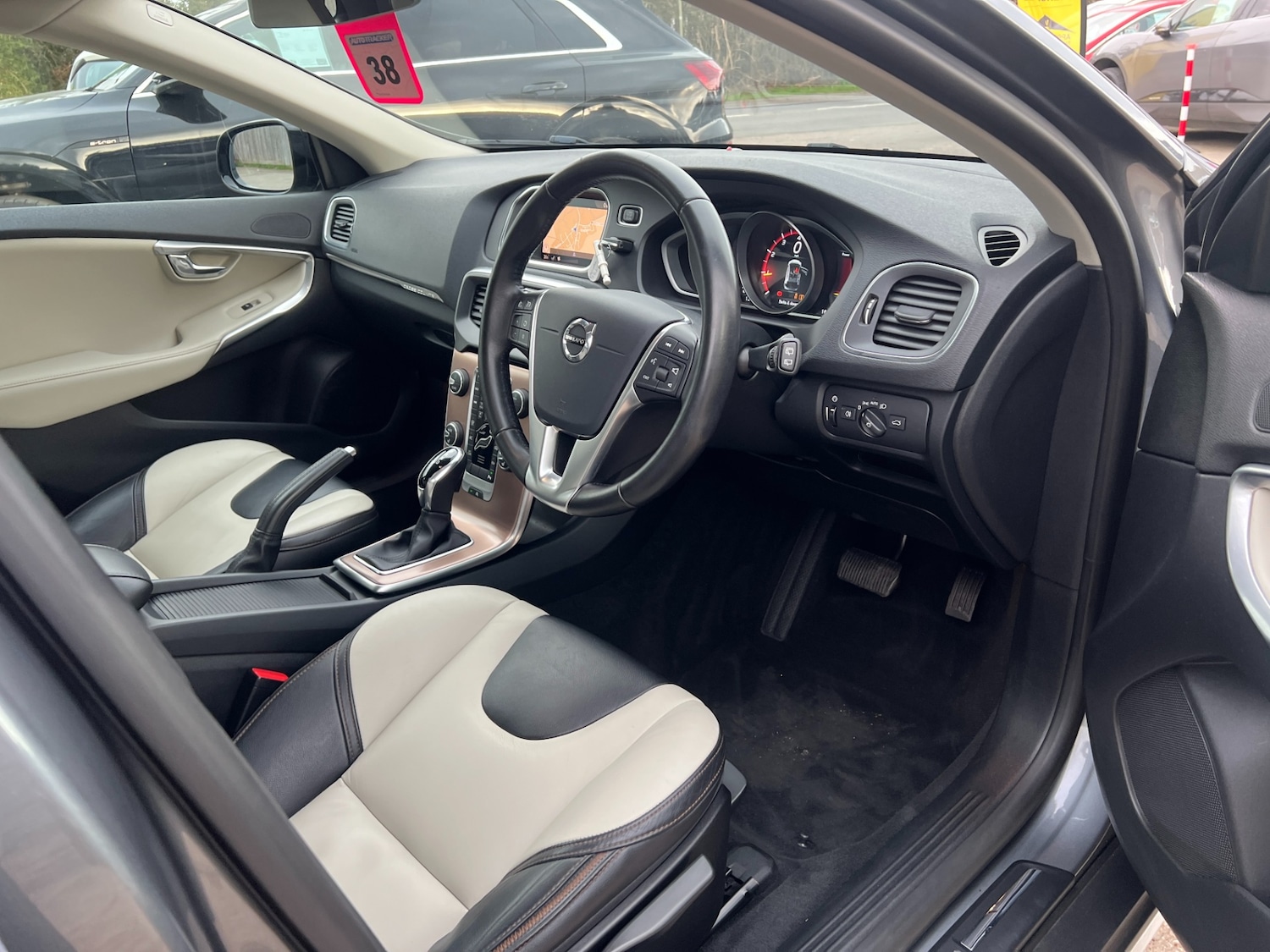 Used Volvo V40 2019 for sale - 77877888: Photo 30