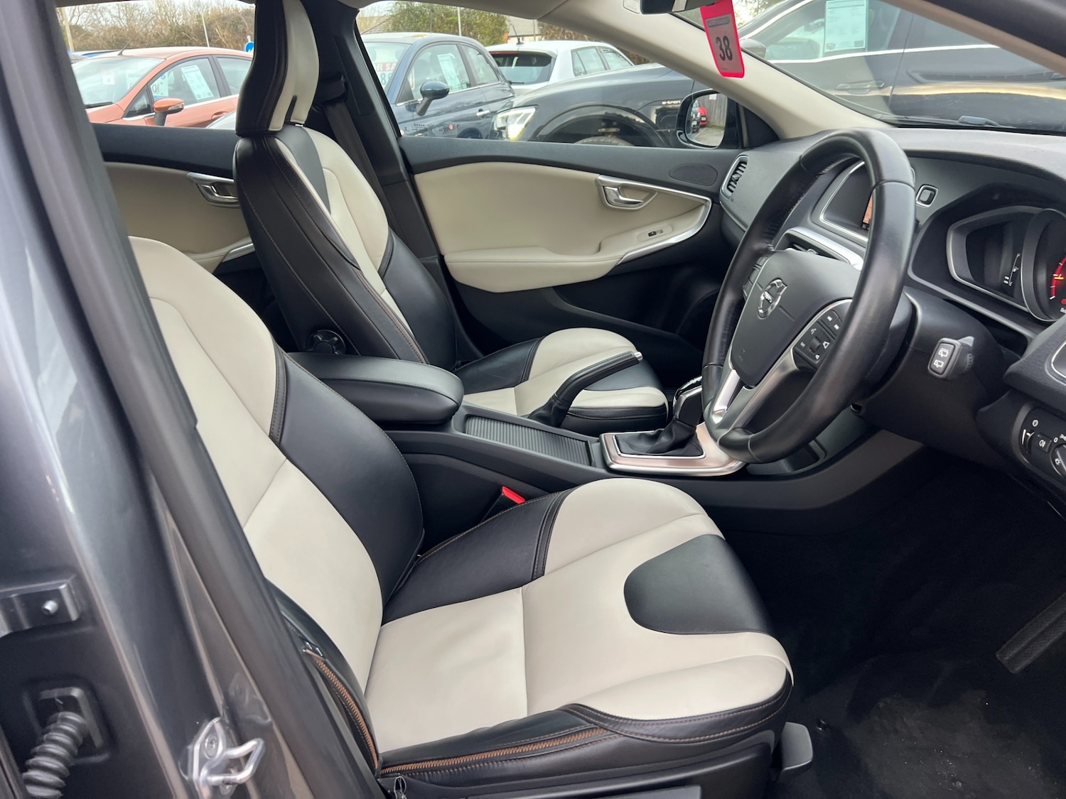 Used Volvo V40 2019 for sale - 77877888: Photo 31