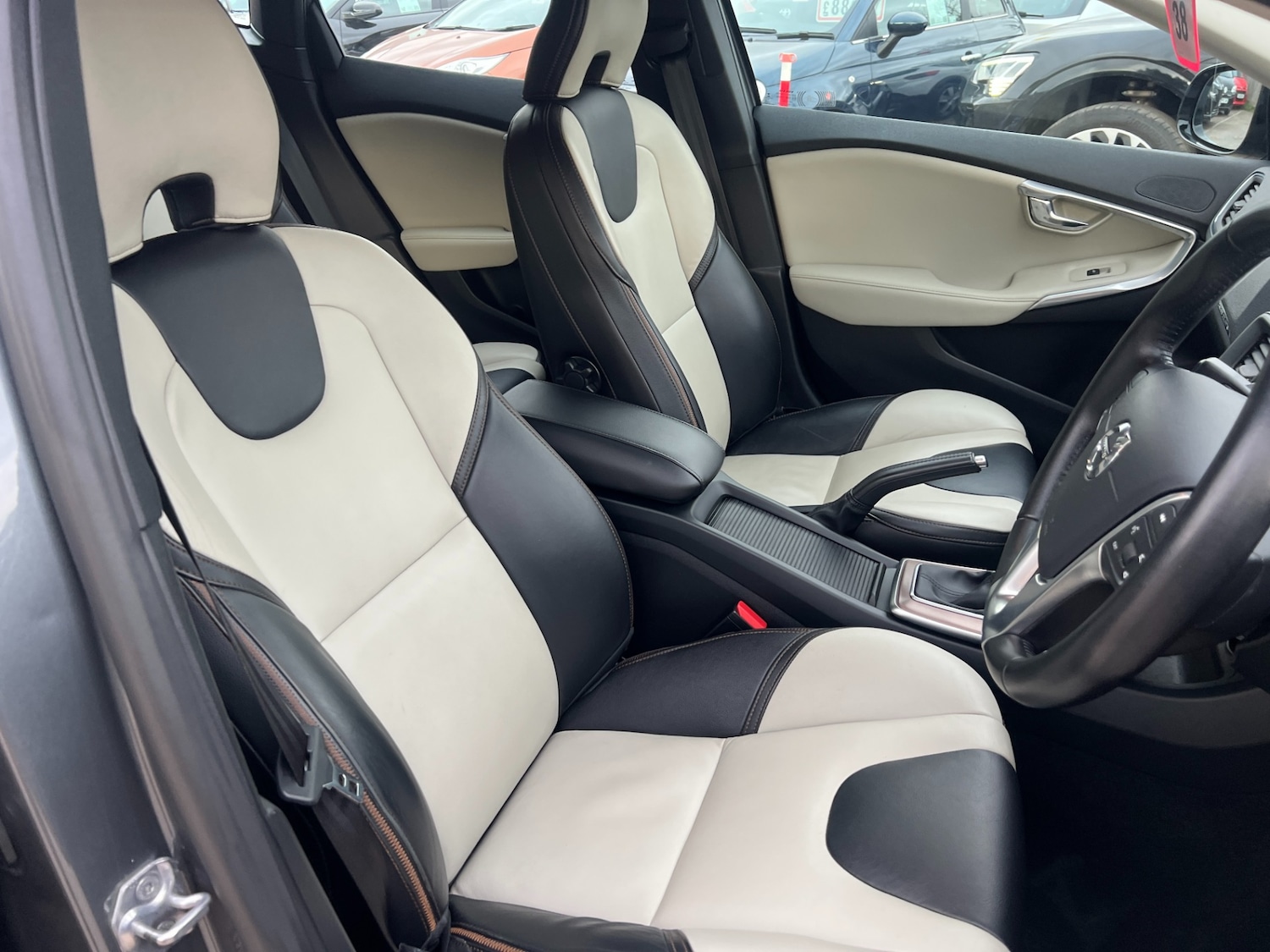 Used Volvo V40 2019 for sale - 77877888: Photo 32