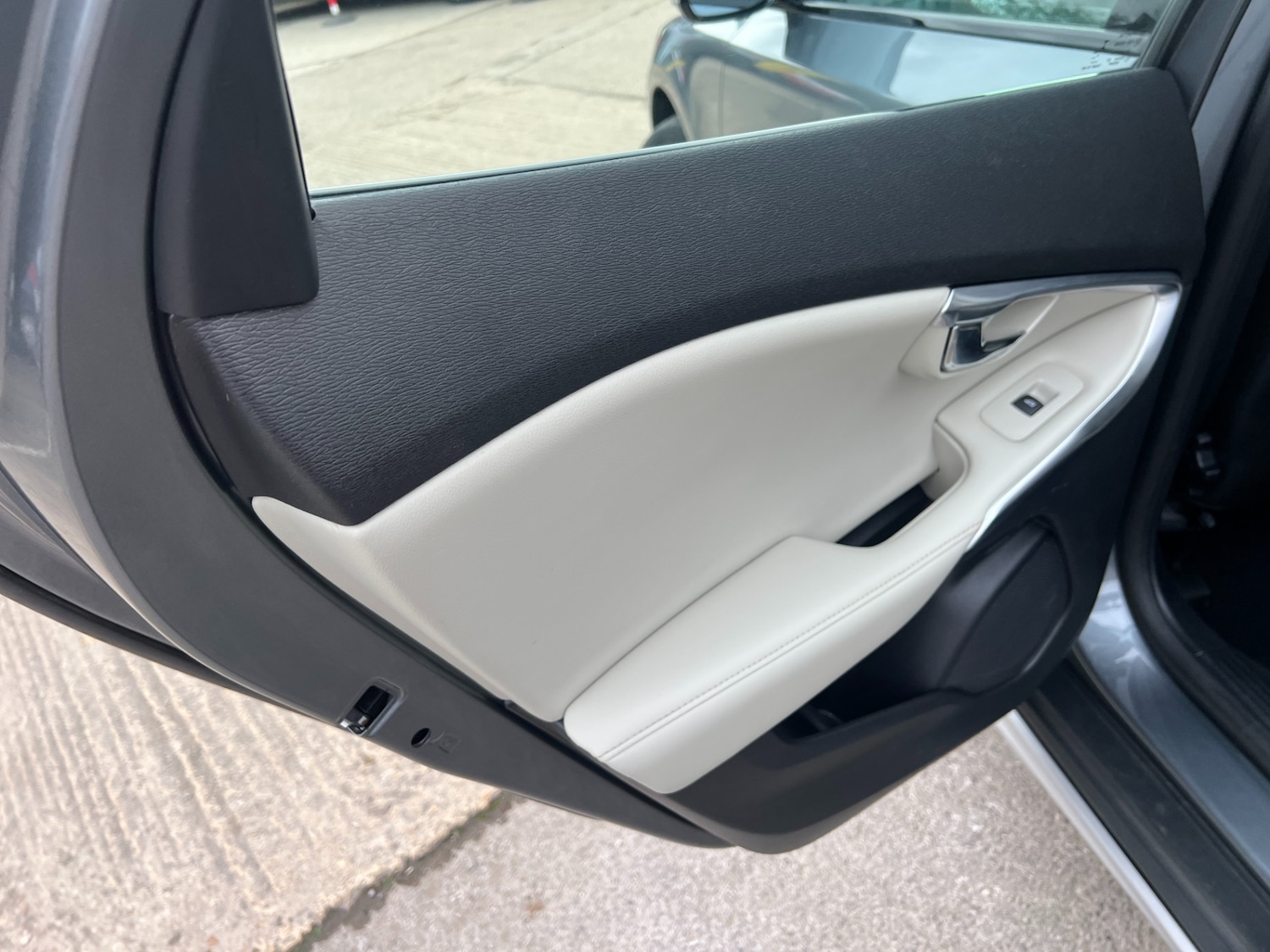 Used Volvo V40 2019 for sale - 77877888: Photo 42