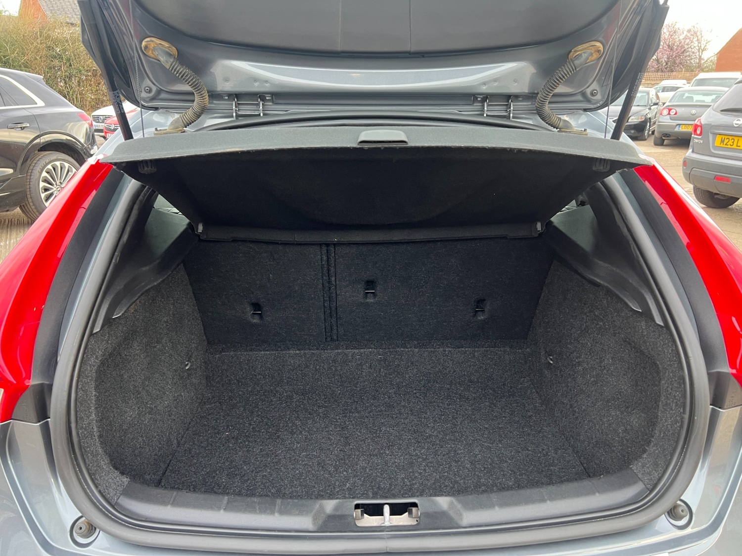 Used Volvo V40 2019 for sale - 77877888: Photo 43